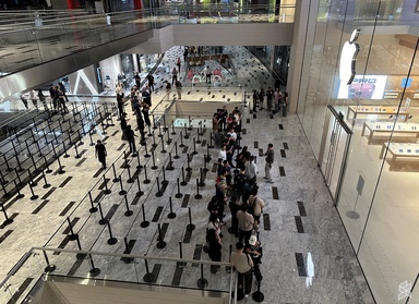 iPhone Duo登陆马来西亚！苹果TRX门店现人龙，不提供现场购买