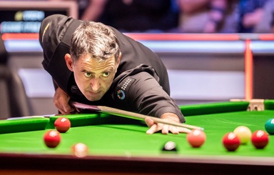 Ronnie O’Sullivan v He Guoqiang LIVE: ‘The Rocket’ begins quest for record eighth World Snooker Championship title