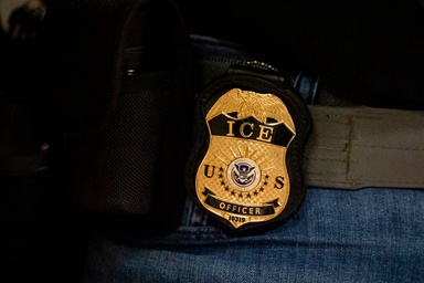 ICE hands members of Congress new memo blocking detention center visits — while they’re trying to get in