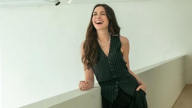Anne Hathaway Hamil Anak Ketiga di Usia 43 Tahun, Umumkan dengan Cara yang Manis