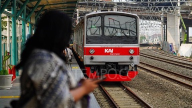 Local Trains Hit a Snag