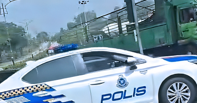 ‘Pelbagai angle sampai ada ending’ – Tular video polis kejar lori di Pasir Gudang