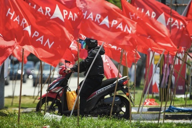 Subdued atmosphere at Pakatan Harapan HQ as early Johor poll results trickle in