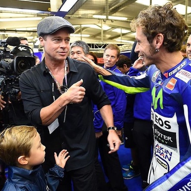 Brad Pitt Akui Valentino Rossi Idola Terbesarnya