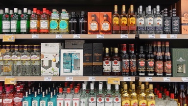 Why We Still Ask for a ‘Fifth’ at Liquor Shops, and the 1980 Law That Shrank U.S. Booze Bottles