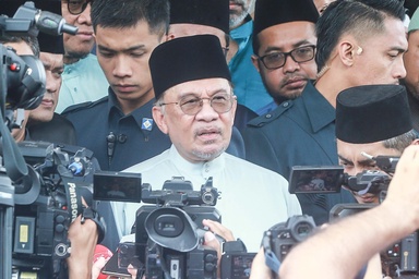 2大马船已过霍峡 安华：有1艘故障