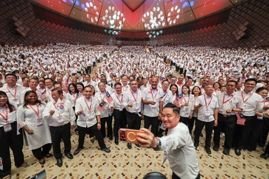 1857支持242反对！行动党代表大会议决留在政府