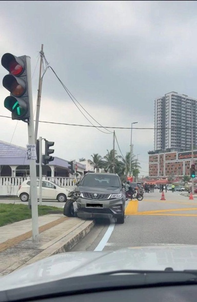 Proton X70 Driver Hits And Kills Motorcyclist In PJ Section 17