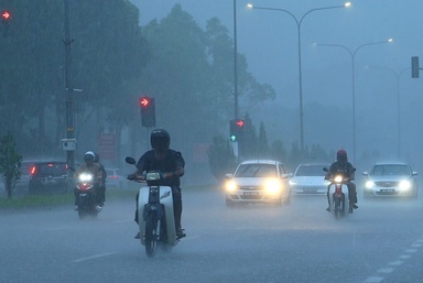Ribut petir landa 11 negeri hingga 9 malam