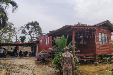 [VIDEO] 32 rumah Kampung Bukit Kapar rosak dilanda ribut