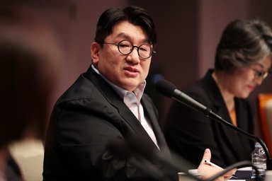 Police seek arrest warrant for HYBE chief Bang Si-hyuk over alleged IPO fraud gains