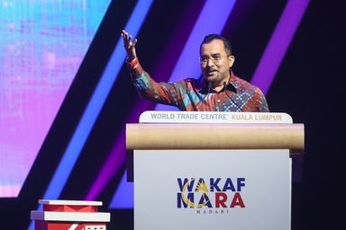Asyraf Wajdi suspends MARA staff after eight students allege sexual harassment misconduct