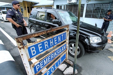 Police advise Malaysian motorcyclists and drivers entering Thailand to comply with local laws