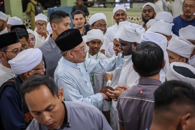 Muslims must lead by example through morality and integrity, says Anwar