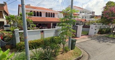 American tenant refuses to pay rent, sues elderly owners of Singapore Kembangan landed property who want house back