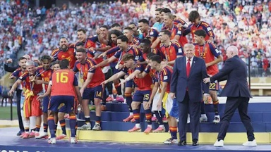 Trump Jadi Tumpuan Di Pentas Juara Piala Dunia, Foto Rasmi Sepanyol Pula Tak Kelihatan Kelibatnya