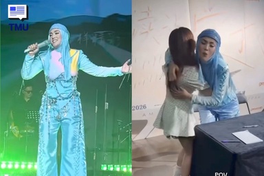 Papan Hampir Tumbang Ketika Shila Amzah Layani Peminat Di China, Mujur Kru Pantas Bertindak