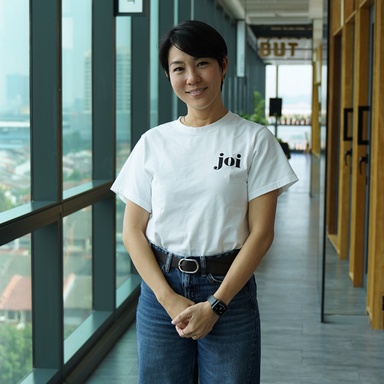 幕后老板→日更主播:为了卖产品,她到底能有多卷?