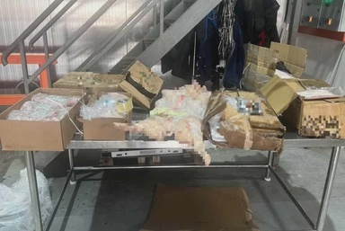 Stor sejuk beku diserbu, karkas daging babi dirampas