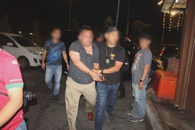 PATI cuba langgar pegawai Imigresen dengan MPV