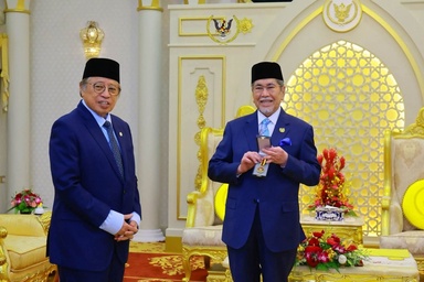Sarawak government honours TYT with PJPS medal