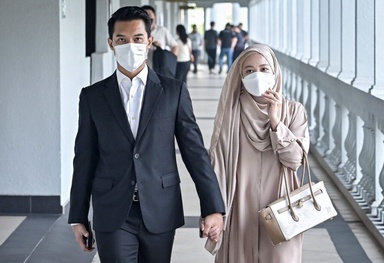 Vivy, suami keluarkan RM11 juta melalui kaunter bank – Saksi