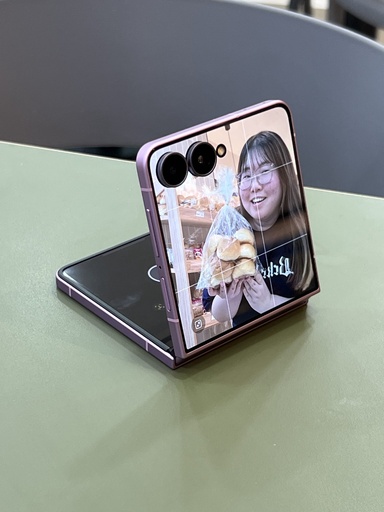 拍 Content 最烦不是没灵感!Samsung Galaxy Z Flip8 变身最佳拍档:全包拍照、录影、看行程!