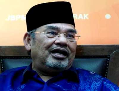 Image from: Zahid of UMNO Axed 3 Heads on a Day When Comedian Trevor Noah Announced His Exit from 'The Daily Show'