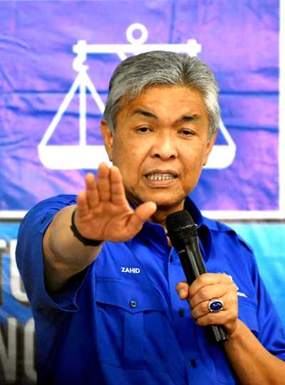 Image from: Monsoons are myths to UMNO oligarchs who insist on election
in stormy weather ignoring well-being of ordinary folks