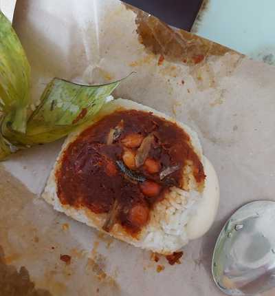 Image from: [Comment] Are You A Fan Of Nasi Lemak On The Plate Or Nasi Lemak Bungkus? #MalaysiaKita