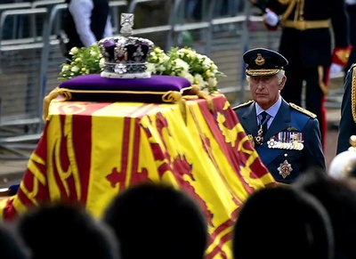 Image from: The world mourns the passing of Queen Elizabeth, Malaysia lost a beloved party leader and Yana's mummy misses daddy!