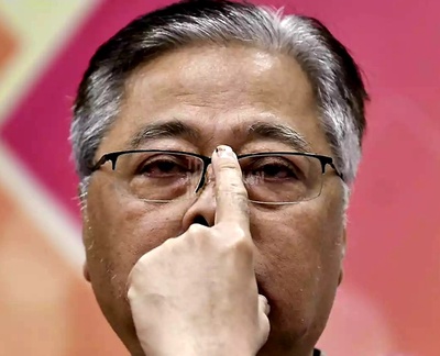 Image from: Jail beckons, Monsoon on horizon Zahid in desperation pushes shamelessly harder for GE15 to be held soon.
