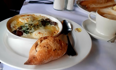 Image from: Break in at VCR Bangsar drove our breakfast club to Yeast the French Bistronomy for Eggs Florentine