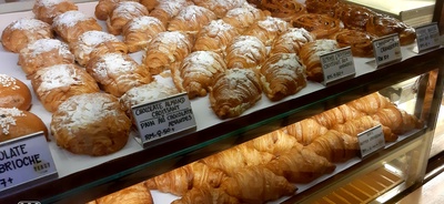 Image from: Break in at VCR Bangsar drove our breakfast club to Yeast the French Bistronomy for Eggs Florentine