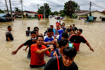 Image from: Build an Ark like Noah's or Get Zahid to hold back floods the way Moses did for you to get to polling stations in GE15