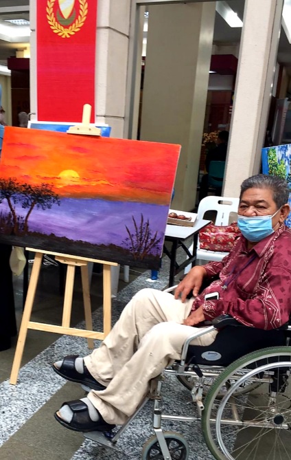Image from: OKU Artist Awarded By Alor Setar Hospital For Resilience On Disability Day