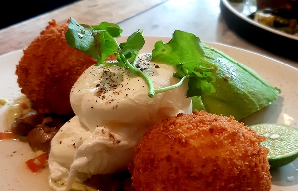Image from: You have to try an Aussie Breakfast at Ruko's in Brawa Beach next time you are in Bali