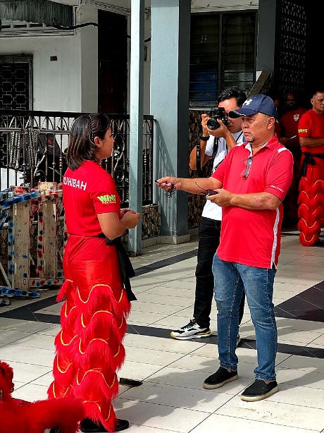Image from: Siti Saleha Our Lion Dancing Queen Now On The Way To Becoming Regionally Famous