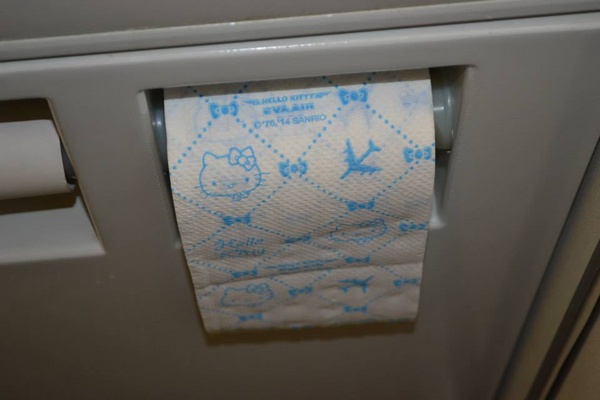 Image from: Pengalaman terbang bersama Hello Kitty dan Eva Air #TheGoodStuff