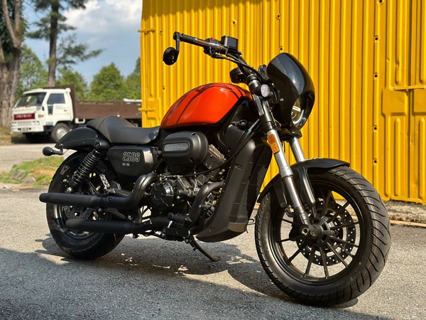 Image from: Unveiling the Masterpiece: Inside the Customization of a QJMotor SRV250 by Nuts Wheels 