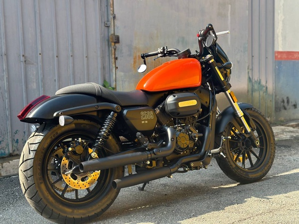 Image from: Unveiling the Masterpiece: Inside the Customization of a QJMotor SRV250 by Nuts Wheels 