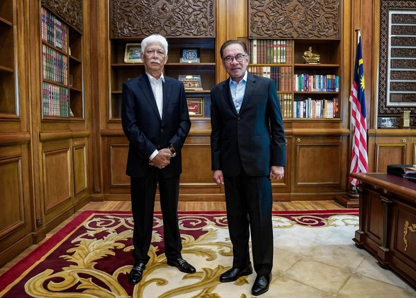 Image from: Nurul Izzah’s calling not in finance, but ensuring money reaches desperate poor