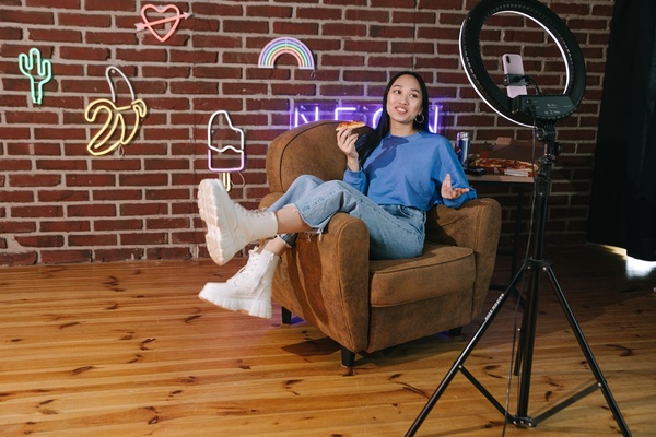 Image from: 7 Latest Influencer Marketing Trends in Malaysia and its Exciting Market Niche