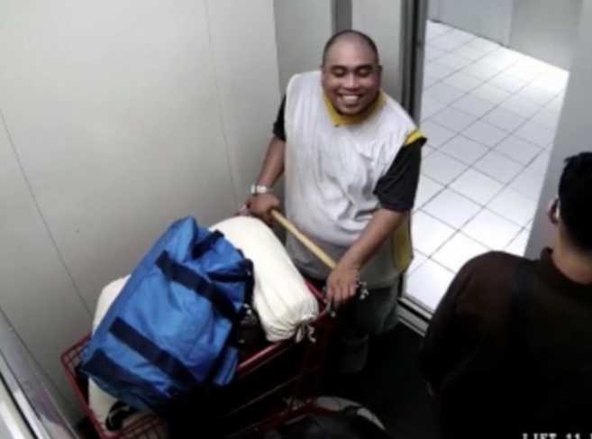 Image from: A man smiled as he disposed of a body using a shopping trolley