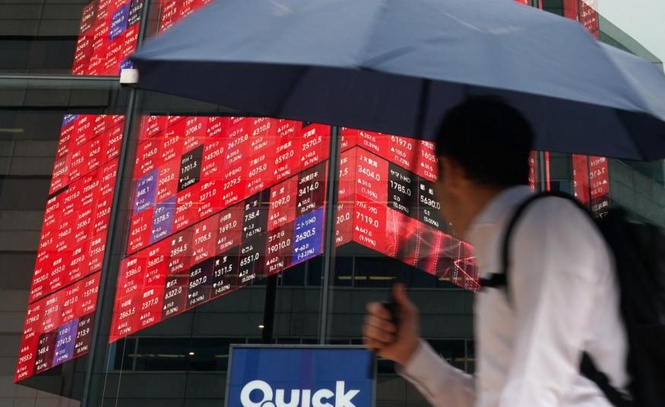 Image from: Oil plunges, stocks jump on US-Iran peace deal