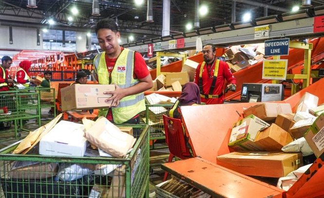 Image from: Pos Malaysia satukan perkhidmatan kurier domestik dan antarabangsa di bawah jenama Pos Laju