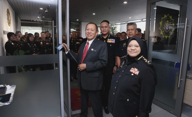 Image from: Ketua Pesuruhjaya SPRM baharu berikrar perangi rasuah dengan lebih tegas