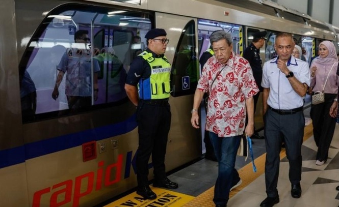 Image from: LRT3 patut siap awal, titah Sultan Selangor selepas merasai sendiri pengalaman menaikinya