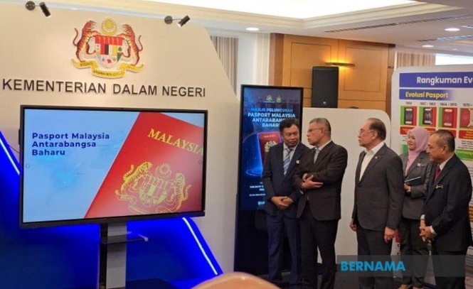 Image from: Pasport Malaysia versi baharu dilengkapi 94 ciri keselamatan dan pilihan tempoh sah laku 10 tahun dilancarkan 