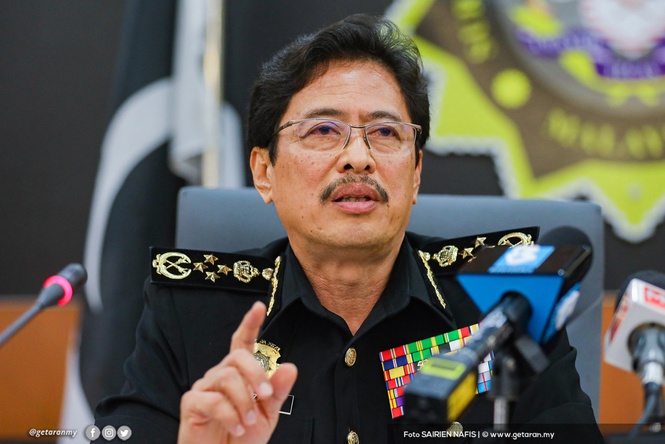 Azam Baki - Gambar fail